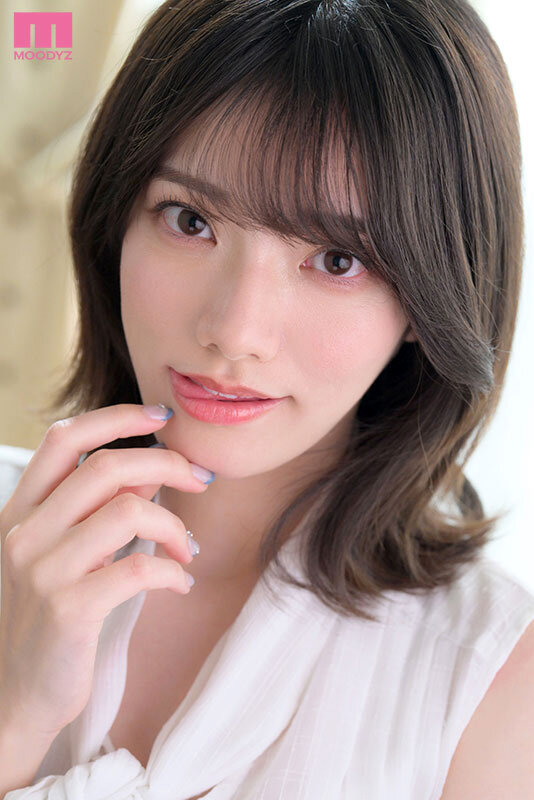 【VR】【ベロキス顔面特化VR】久しぶりに会った従姉妹の玲奈ちゃんがビビるほど大人っぽく綺麗で圧倒されたが、 お酒が入ったらまさかのキス魔。バグった距離感で僕を襲い最高顔面ビジュに見つめられながらイカされた幸せ射精！ 宮下玲奈