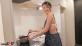 「人の役に立つことが大好き」●ども食堂でボランティアに従事。料理が得意なお漏らし奥さん 足立美緒 30歳 AV DEBUT 11