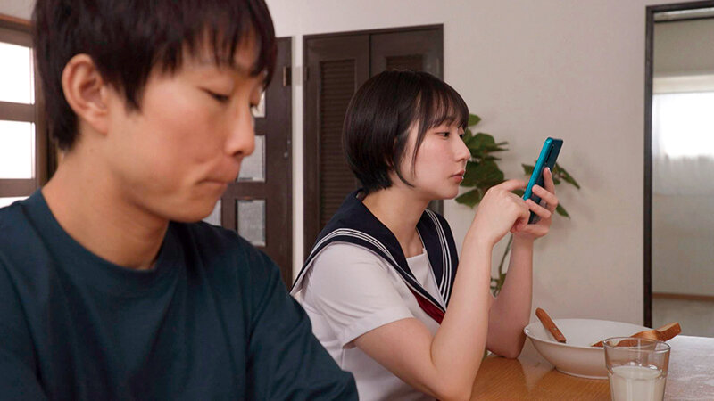 妬むほど優秀な義妹に睡眠薬を盛り、未発達のマ〇コを毎晩犯し続ける女子校生眠姦レ●プ 糸井瑠花