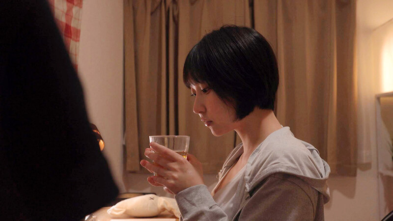 妬むほど優秀な義妹に睡眠薬を盛り、未発達のマ〇コを毎晩犯し続ける女子校生眠姦レ●プ 糸井瑠花