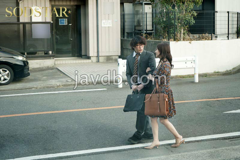配送中NTR 既婚ベテランドライバーの配送に付いて回るうち車中でおそわれてしまった新婚人妻 本庄鈴