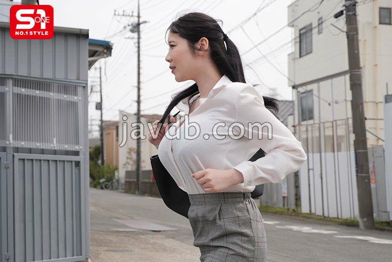 遅刻ギリギリでデカ乳揺らし駆け込み乗車してくるスキだらけ防御力ゼロの爆乳OL 痴●するにはもってこい。 みなみ羽琉 （BOD）