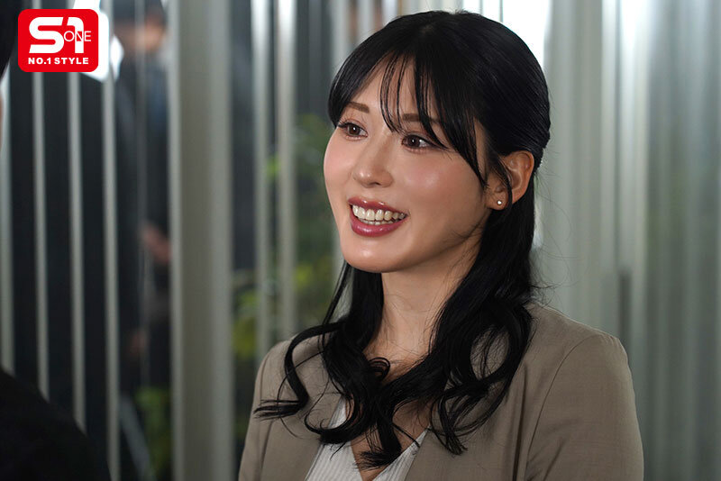 大停電の夜に…美人上司と二人きり 憧れの巨乳と色気と暗闇に理性を失い夜が明けるまで一晩中射精しまくった 金松季歩 （ブルーレイディスク） 生写真3枚セット
