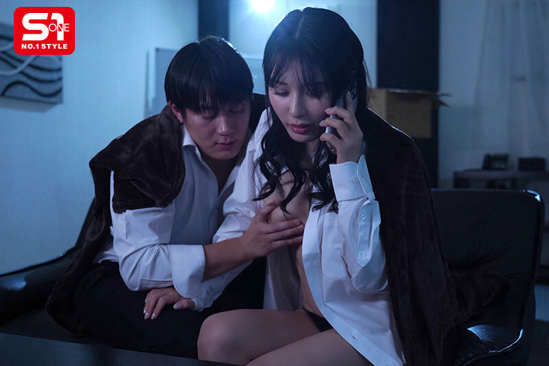 大停電の夜に…美人上司と二人きり 憧れの巨乳と色気と暗闇に理性を失い夜が明けるまで一晩中射精しまくった 金松季歩 （ブルーレイディスク） 生写真3枚セット
