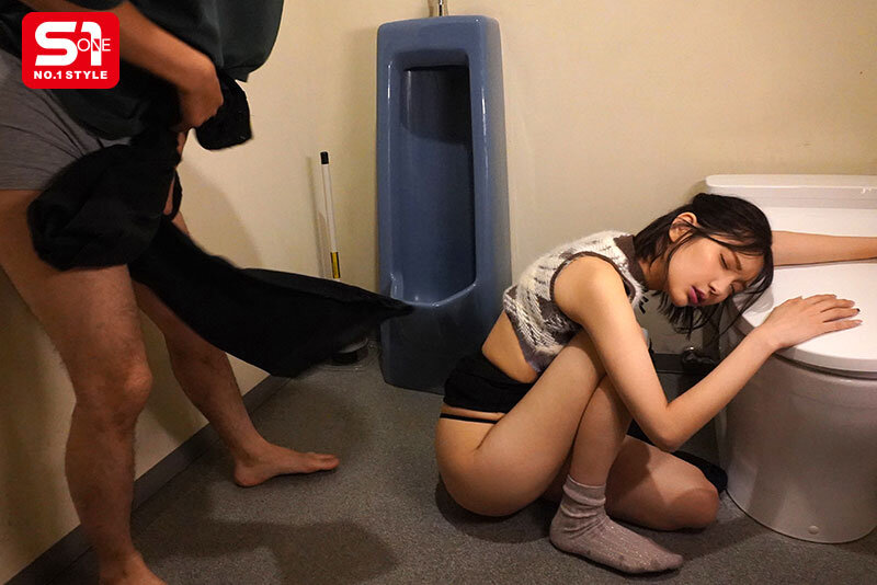 【FANZA限定】【サークル飲み会の奇跡】 サバサバで性格合わない女友達が酔って無防備になって思わず手を出した僕！するとまさかの…チ○コマ○コは相性抜群！朝までぶっ通しの以心伝心セックス。 倉木華 生写真3枚セット