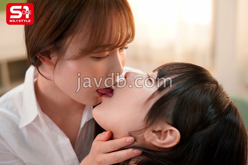 生徒に厳しいmiru先生と生徒に優しい村上悠華先生のレズキス現場目撃！僕も強●参加させられて脳ミソとろける ねっちょりベロキス逆3P関係に！ （BOD）