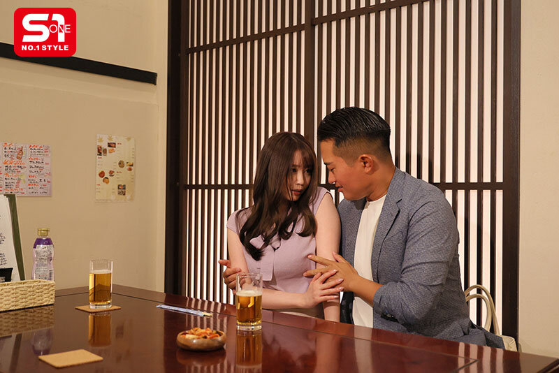 【FANZA限定】人生…返してください…性接待、枕営業、ルッキズム文化…女子アナを襲った闇深い強要レ×プ証拠VTRをご覧ください。 夢乃あいか 生写真3枚セット