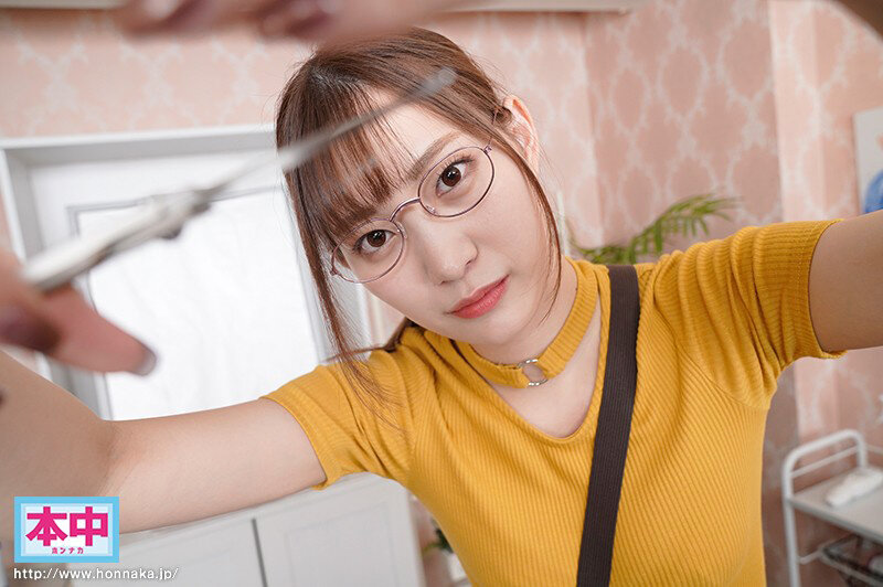 本中 1000円カットのお姉さんにナマで中出し誘惑された話/妻が里帰り出産中、妻の友人と浮気NTR子作り中出し