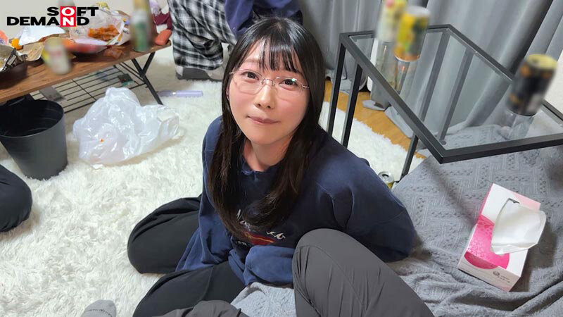 業務終わり、上司の送別会で宅飲み乱交、早漏イキする秘書 守屋よしの